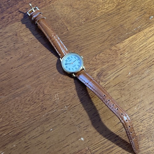 Timex Womans Watch Gold Tone Date Dial w Indiglo Leather Band Works w New Batt - Picture 2 of 7