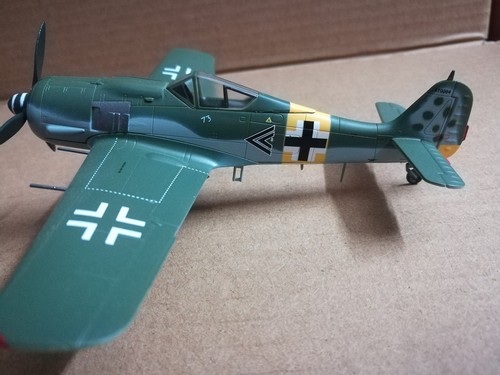 Easy Model 1/72 German FW190 A-6 ,I./JG54,Hanuptmann Walter Nowotny 1943#36404 - Picture 2 of 7