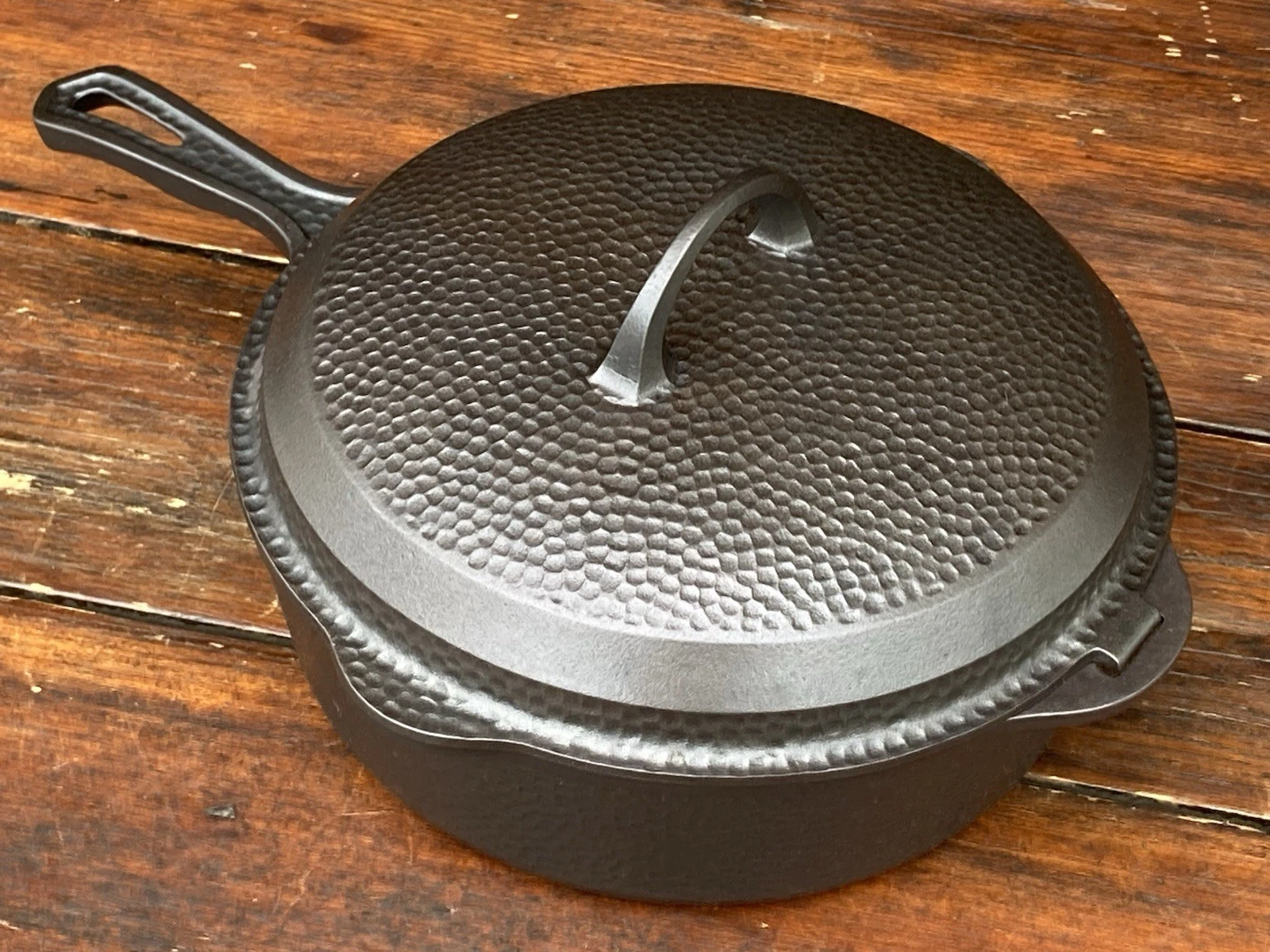 Griswold Cast Iron #8 Hammered Chicken Fryer w/ Hinged Lid
Opens in a new window or tab