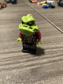Alien Trooper minifigure LEGO Alien Conquest 7049 7051 7066