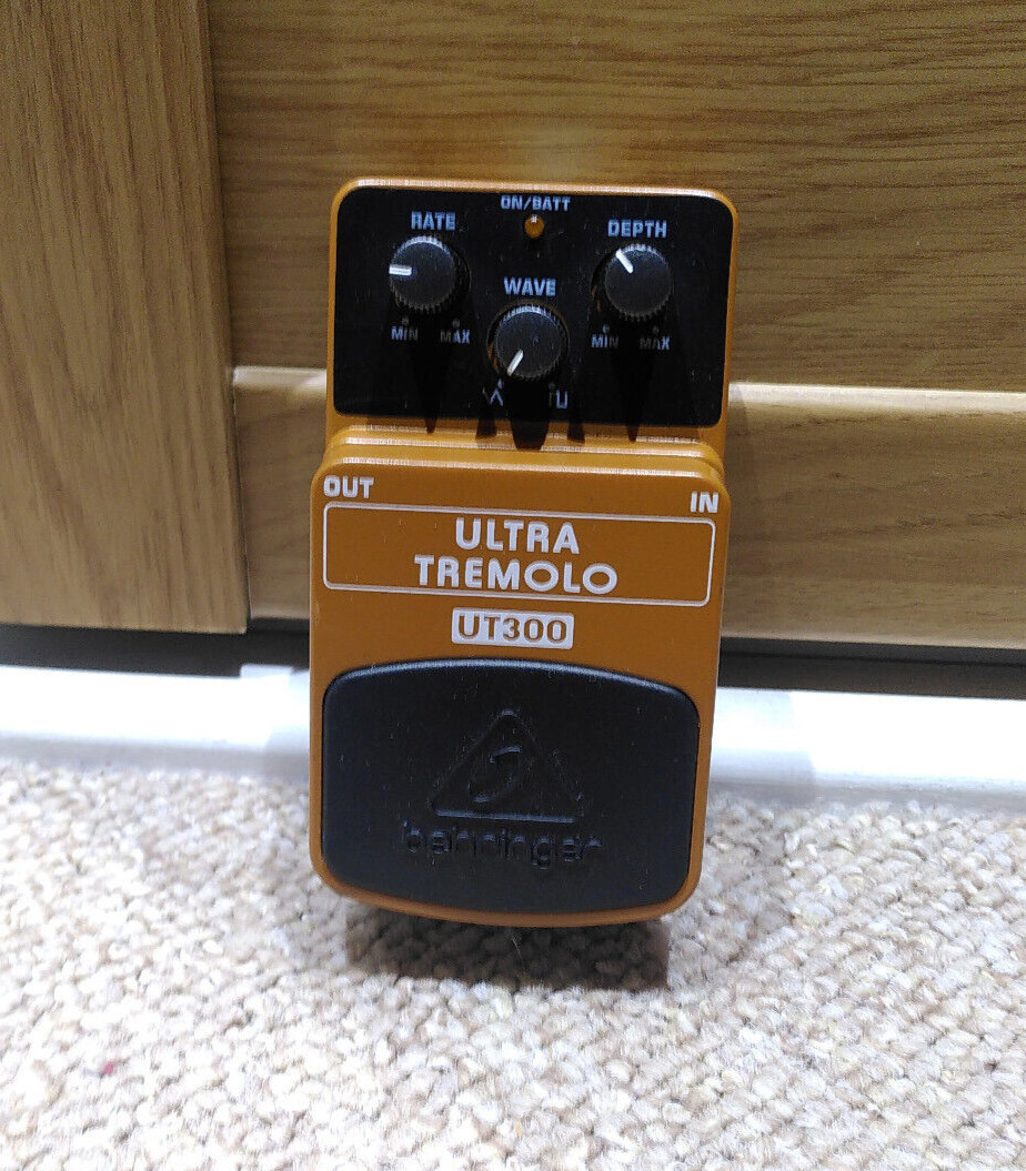 Behringer Ultra Tremolo Effects Guitar Pedal/stomp box/UT300 eBay