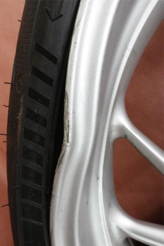 Шина обода переднего колеса 2004-2008 BMW K1200S K1200 S 120/70 ZR17 BENT - Изображение 3 из 4