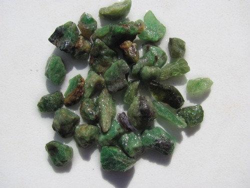 MARAVILLOSO lote. Cristales de granate Tsavorite/Tanzania 90 quilates - Imagen 5 de 6