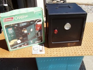 VINTAGE COLEMAN CAMPING CAMPSTOVE OVEN MODEL 5010A700 FOLDING GOOD COSMETIC