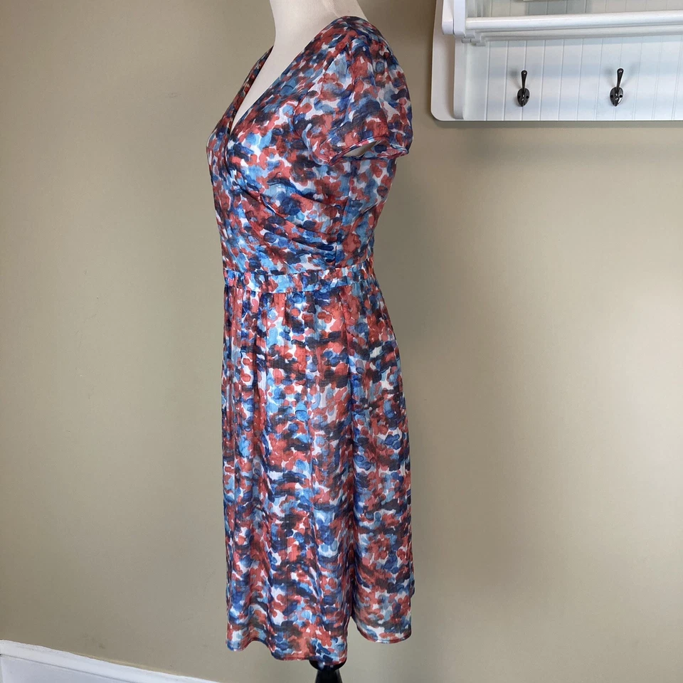 Vestido Marc New York Andrew Marc aquarela envoltório falso tamanho 2 manga curta - Imagem 2 de 4