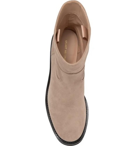 $690 - Stivaletto in pelle scamosciata STUART WEITZMAN Boulevard Moto Sport in topo taglia 8 - Foto 3 di 5