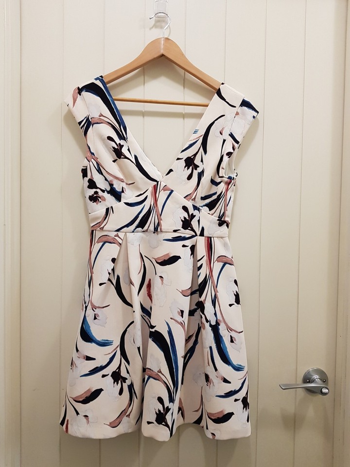 ZARA Trafaluc VNeck Fit And Flare Dress Abstract Floral Size Eur M/Aus