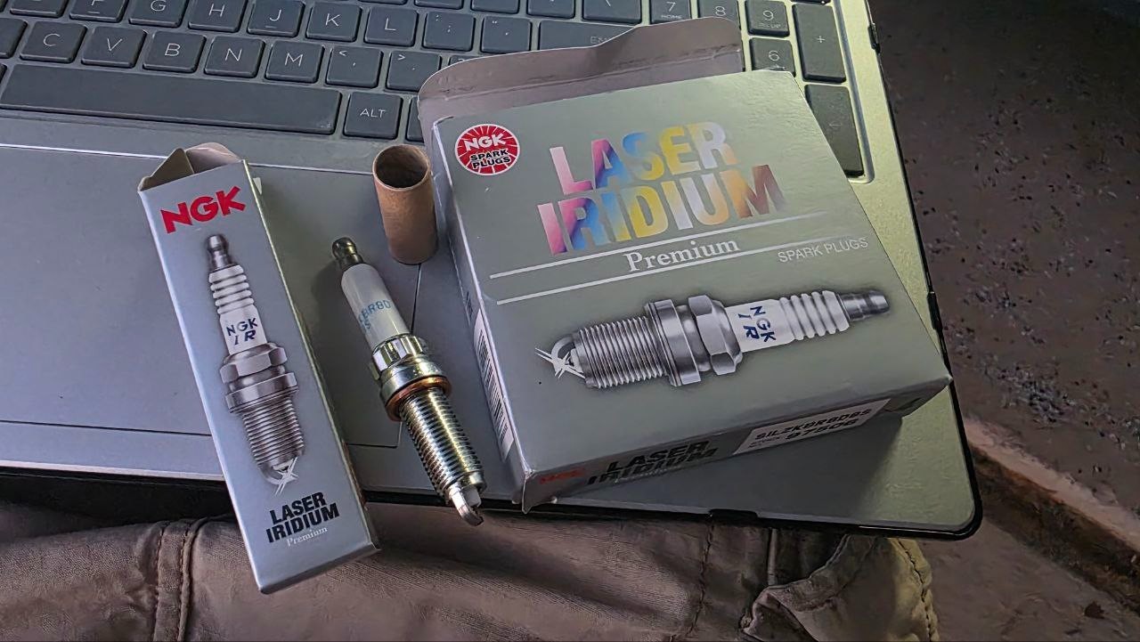 NGK 97506 4 LASER IRIDIUM SPARK PLUGS SILZKBR8D8S NEW OEM