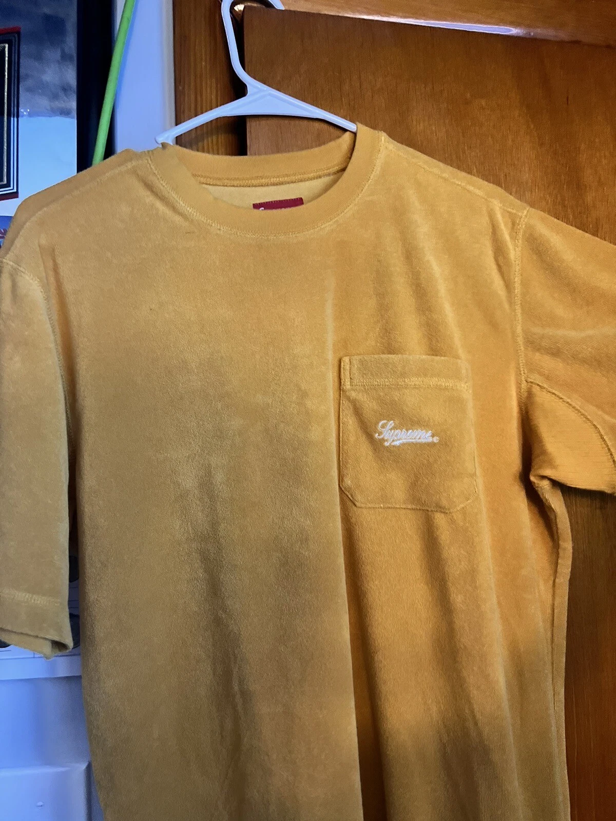 Pull à manches courtes jaune Supreme taille M (livraison gratuite ? ? )