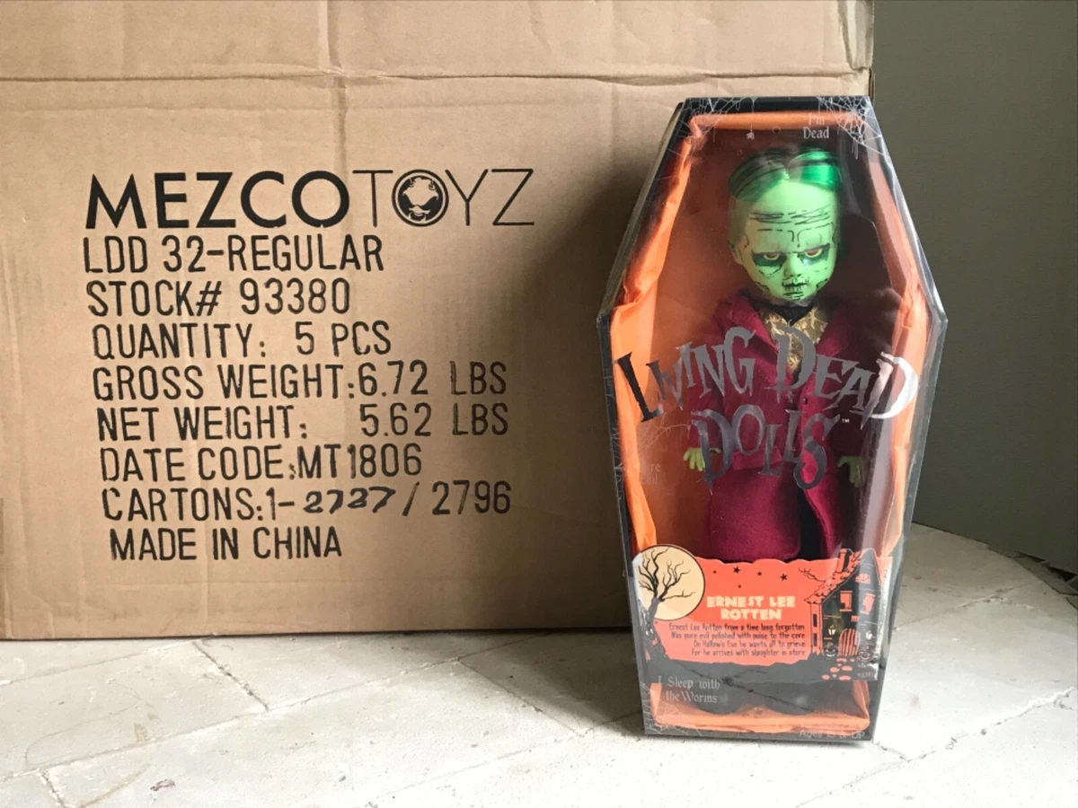 Living dead dolls series 32 2025