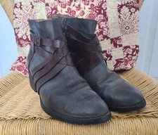 Womens Euro Soft by Sofft Size 9 M Phoebe Ankle Boots Booties Gray Brown Strappy