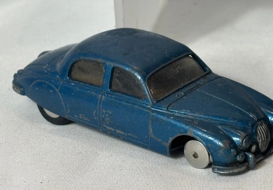 Vtg Corgi Toys Diecast Car Truck Lot Jaguar Bentley Jeep Oldsmobile Gr. Britain - Image 4 of 4