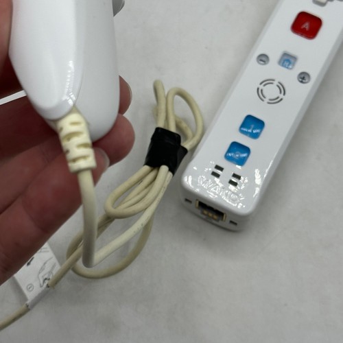 Nintendo Wii Remote Controller With Nunchuck White - Picture 9 of 10
