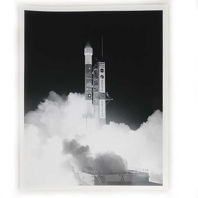 1992  Delta II Launches with 16th Block II Navstar GPS Satellite 8 x 10 USAF