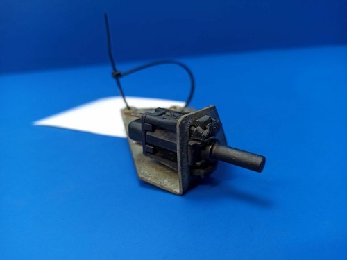 Mercedes-Benz 380 560SEC C126 1989 Bonnet alarm switch sensor C126 PUM28662 - Picture 4 of 10