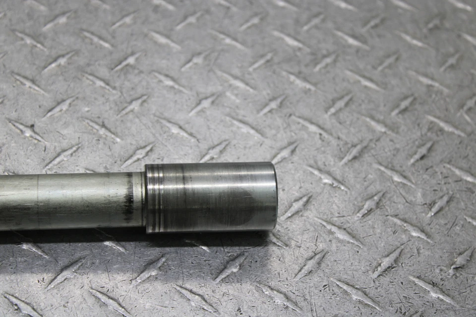 2003 SUZUKI HAYABUSA GSX1300R ПЕРЕДНЯЯ КОЛЕСНАЯ ОСЬ 54711-42F00 - Изображение 4 из 4