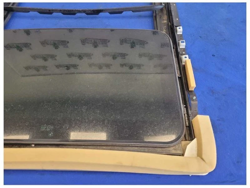 2003 BMW M3 E46 Coupe Glass Sunroof Top Roof Sliding Upper 1899 - Image 4 of 4