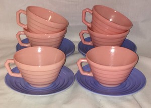 6-Hazel-Atlas-MODERNTONE-PLATONITE-PASTEL-PINK-CUPS-amp-BLUE-SAUCERS