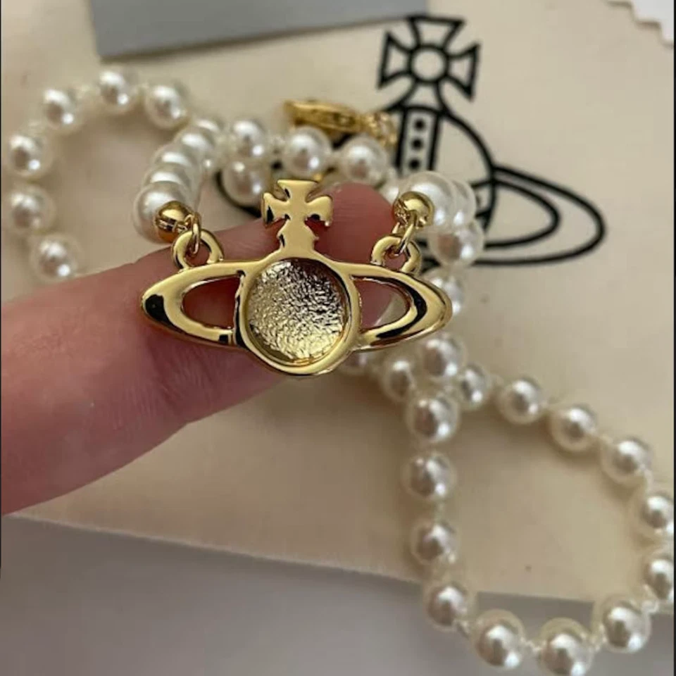 Authentic Vivienne Westwood Gold White Pearl Necklace Choker Chain with Bag - Image 3 of 3