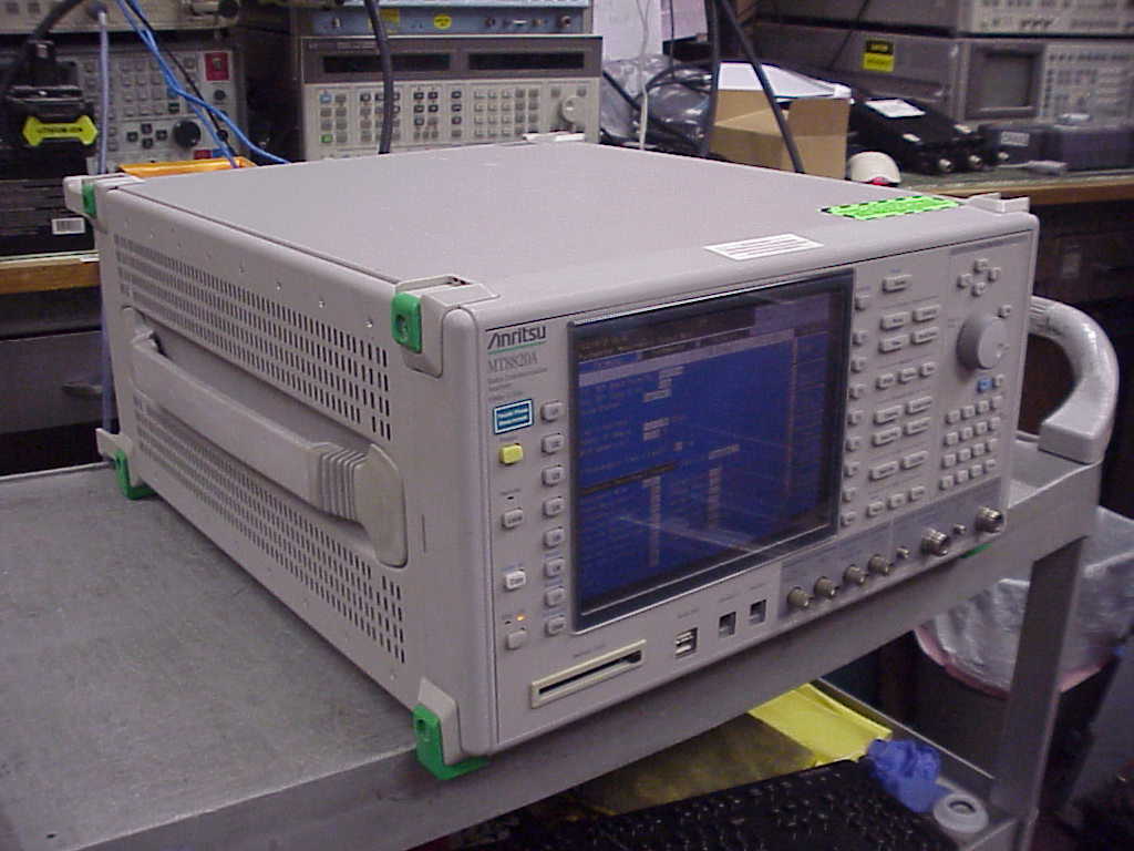 Anritsu MT8820A Radio Communication Analyzer 30MHz - 2.7GHz Anritsu MT8820A Radio Communication Analyzer 30MHz - 2.7GHz