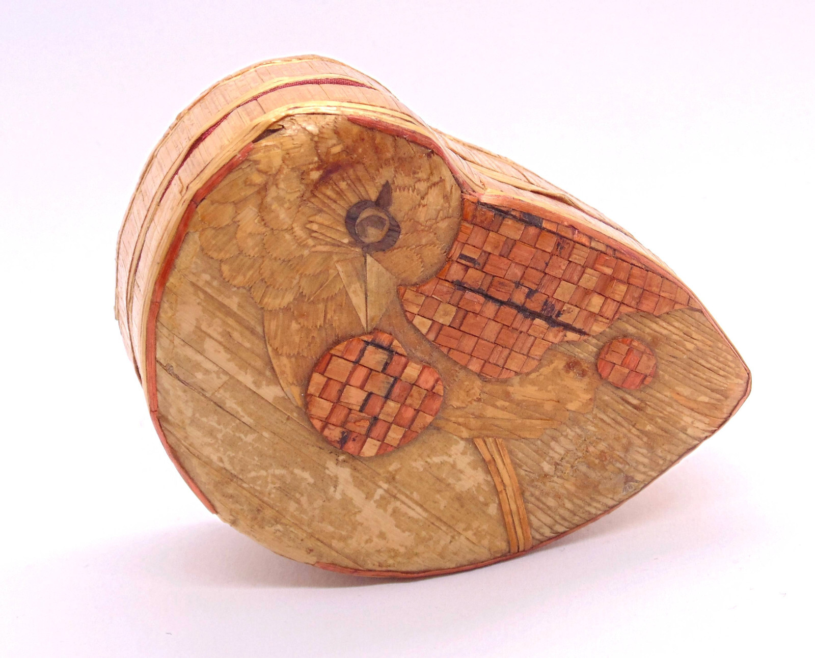 Stunning straw bird design trinket box with intricate details