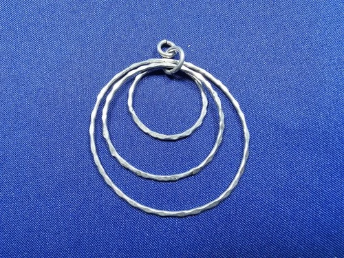 GRANDMA GRABE'S BEAUTIFUL VINTAGE STERLING SILVER THREE RINGS PENDANT