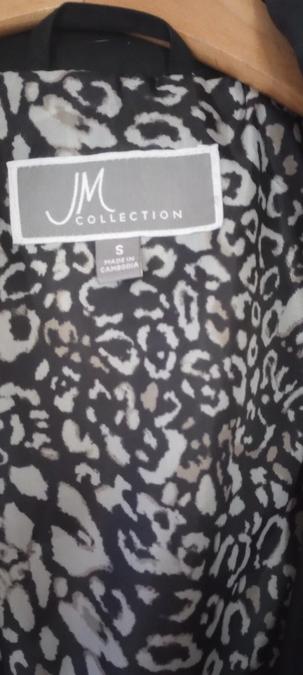 Chaqueta cortavientos para mujer JM Collection negra y estampado de leopardo talla S Foto 2 de 4