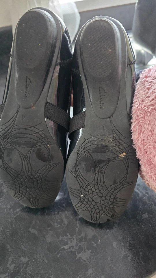 CLARKS Hallo Star  Black Patent Elasticated Mary-Jane Pumps  UK 4D - Image 4 of 4