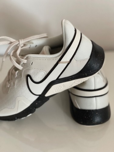 Nike legend essential 2 premium Damen Gr 38 neuwertig mit Keilabsatz black ❤️ - Bild 7 von 9