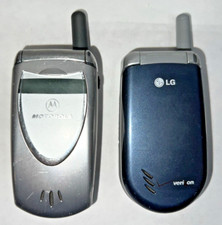 2 non-working vtg flip phones: Motorola, LG. For parts only. Both about 3.25"L