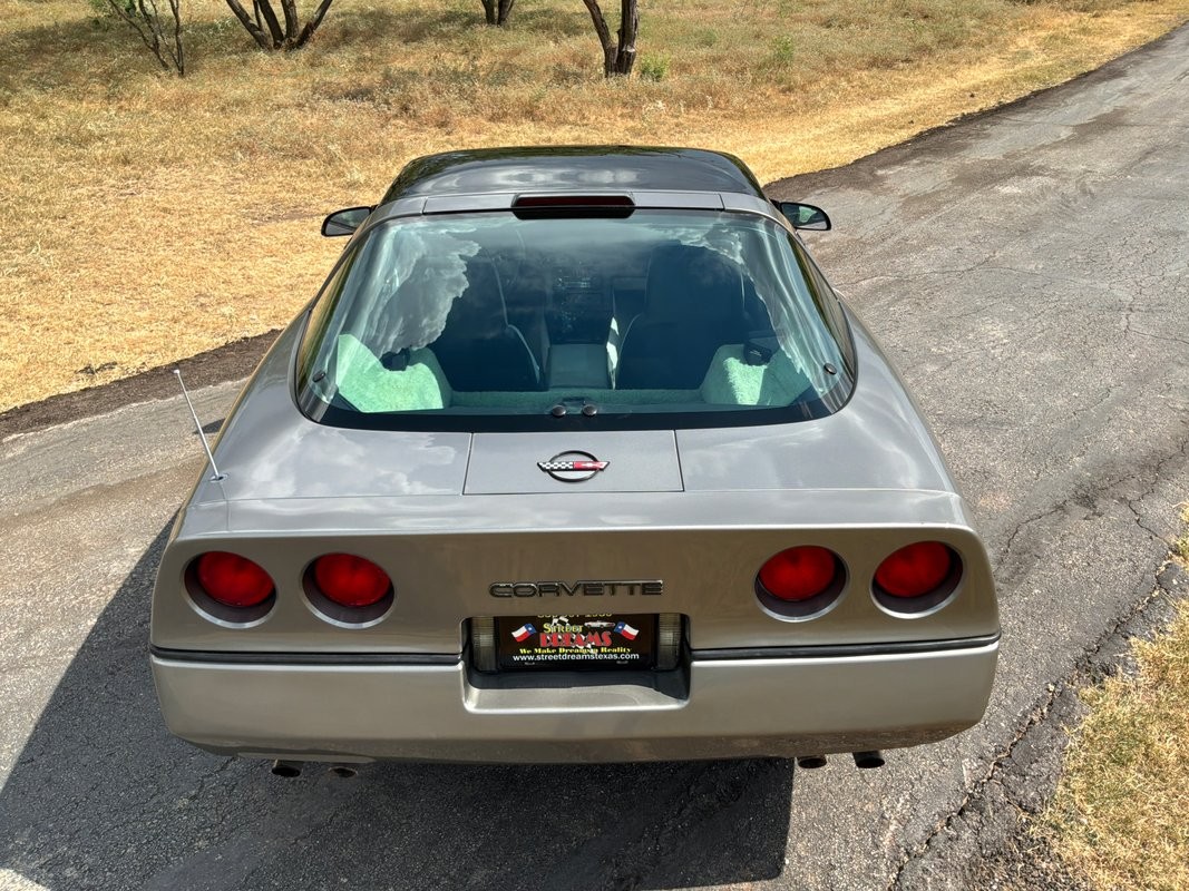 1986 Medium Gray Metallic Chevrolet Corvette   | C4 Corvette Photo 5