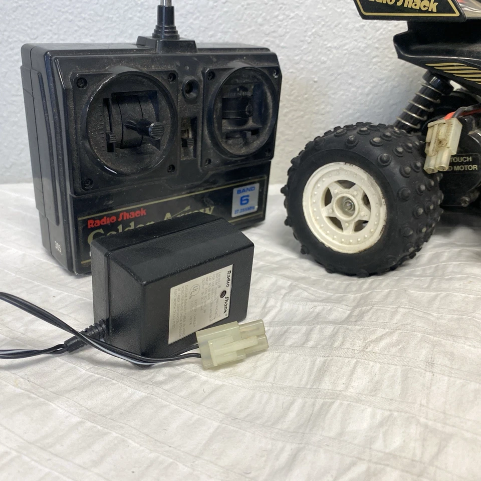 Vintage Radio Shack Golden Arrow RC Buggy Car 60-4080 And Remote No Battery - Image 4 of 4