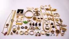 VINTAGE TRUE ESTATE MIXED GOLD JEWELRY LOT