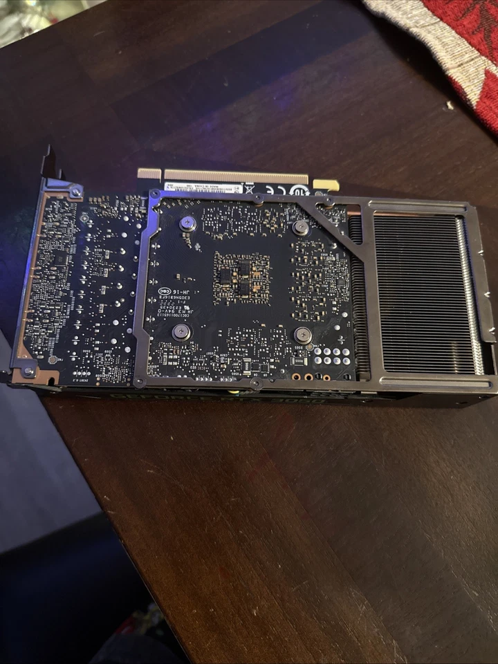 Tarjeta de gráficos GeForce RTX 3050 Foto 3 de 4