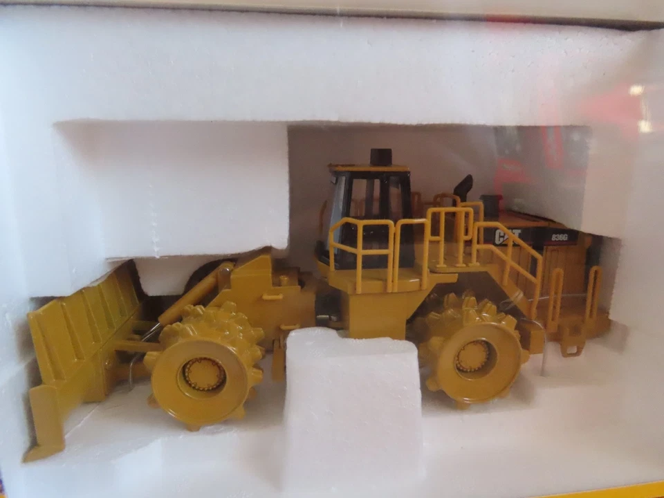 Norscot 55074 CAT 836G Landfill Compactor 1:50 Scale Diecast Model, Construction - Image 3 of 4