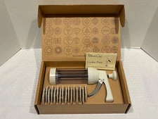 The Pampered Chef #1525 Cookie Press Complete with all 16 Discs EUC!