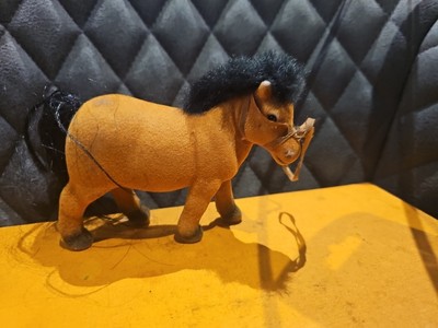 Vintage Locked Samt braunes Pferd mit Trense Haar Mähne Schwanz Spielzeug Figur