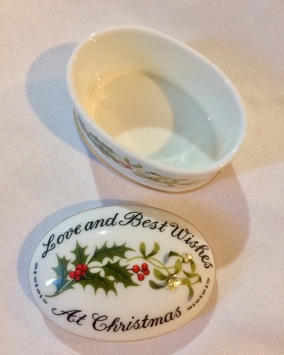 Coalport England. Love at Christmas Oval Bone China Trinket Box 3.25" - Picture 3 of 10