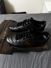 Zapatillas Gucci de cuero negras para hombre con detalles de logotipo a rayas rojas verdes