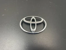 Toyota (01-04 Sequoia) (00-02 Tundra) Front Grille Emblem 1/ OEM PN# 75311-0C010