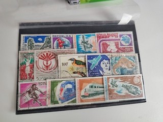 13 timbres Madagascar lot X 71