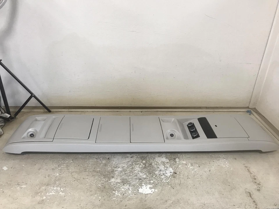 Pantalla de infoentretenimiento usada se adapta a: 2013 Chrysler Town & Country Entertainment DVD p Foto 2 de 4