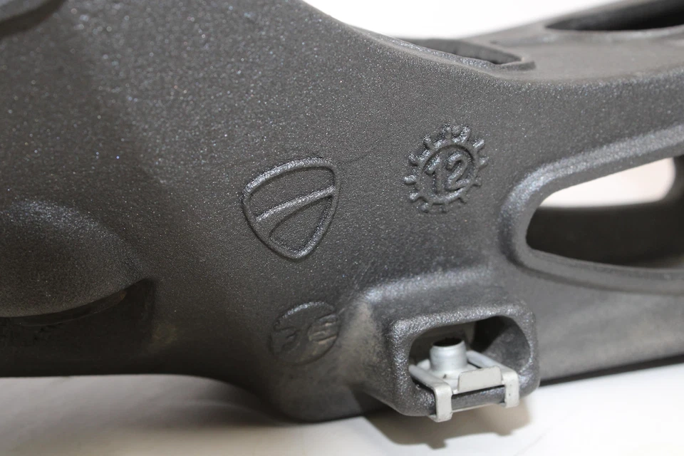 Submarco trasero Ducati 1199 Panigale S 2012 tricolor 471,3,025,2A Foto 2 de 4