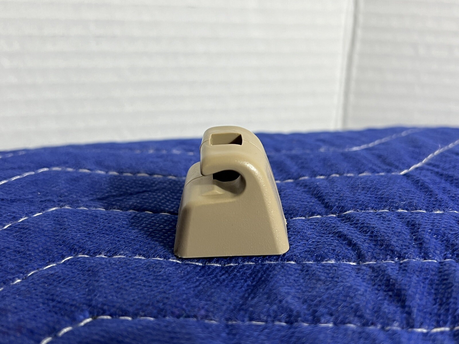 NOS 2 PCS Genuine Jaguar XJS Sun Visor Support Clips Doeskin