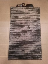 Neuer schwarz-grauer GRUND Design Badezimmer-Teppich - noch in OVP