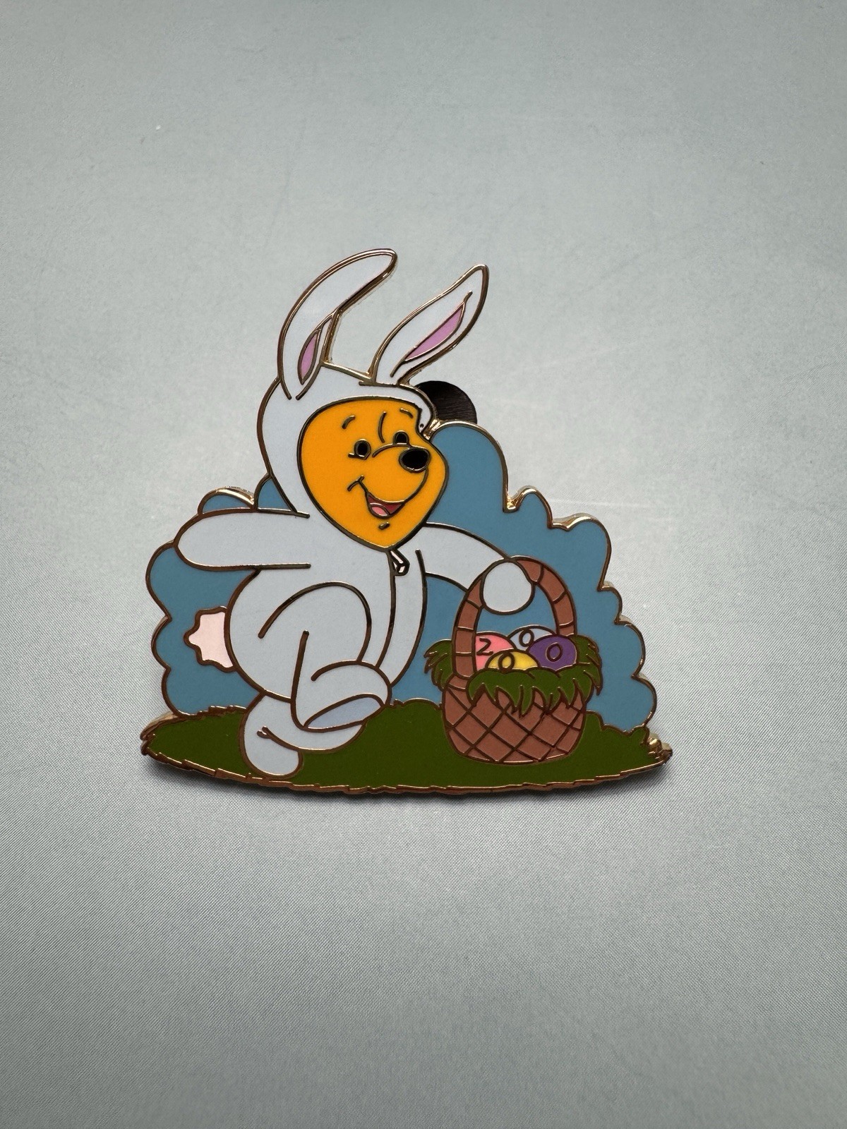 Disney Winnie The Pooh Easter Bunny Holding Easter Basket Limited Edition LE Pin