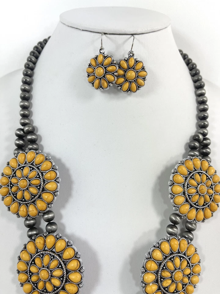 Conjunto de Colar e Brincos Flor de Abóbora Amarela do Sudoeste – Colete Ousado - Imagem 3 de 4