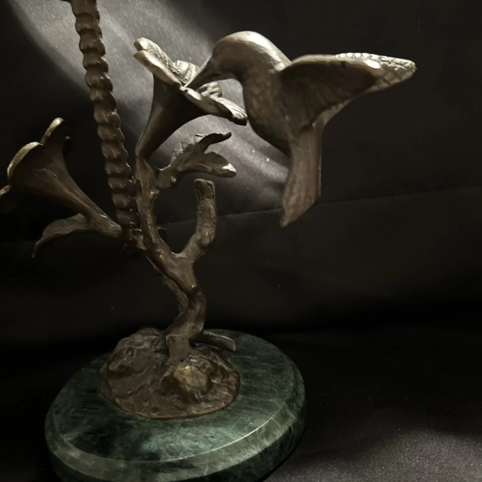 Espejo tocador de mesa SPI Home de latón y mármol colibrí y flores de dos caras Foto 3 de 4