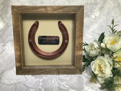 ECHTES HUFEISEN in NATUR GEWACHSTEM HOLZ BOX RAHMEN & personalisierte gravierte Plakette 