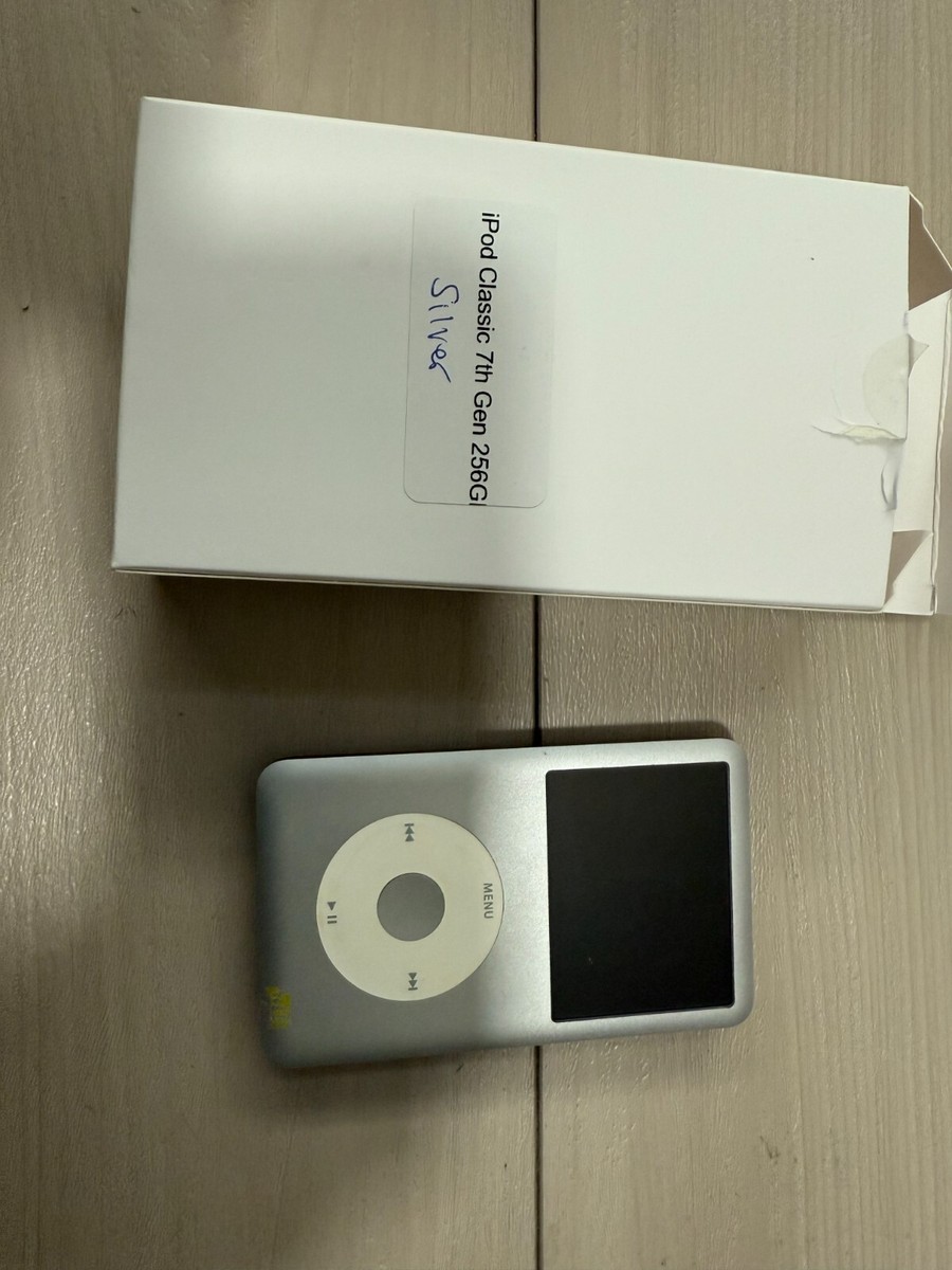 Apple iPod classic 7th Generation Silver (160 GB)-OPEN BOX